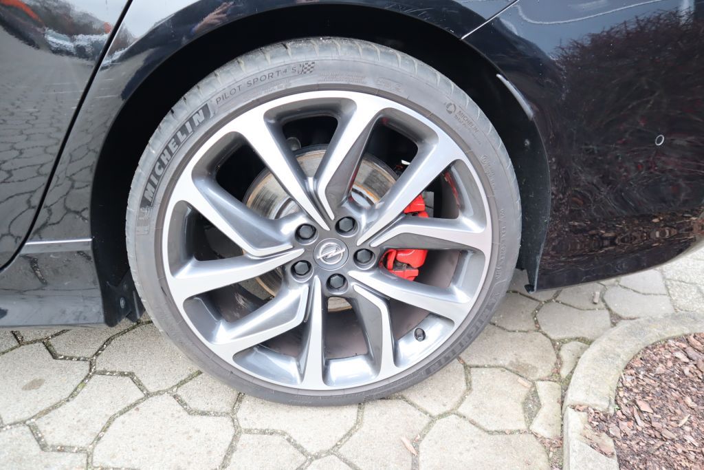 Fahrzeugabbildung Opel Insignia ST GSi 2.0 Turbo+Panorama+HUD+Leder+