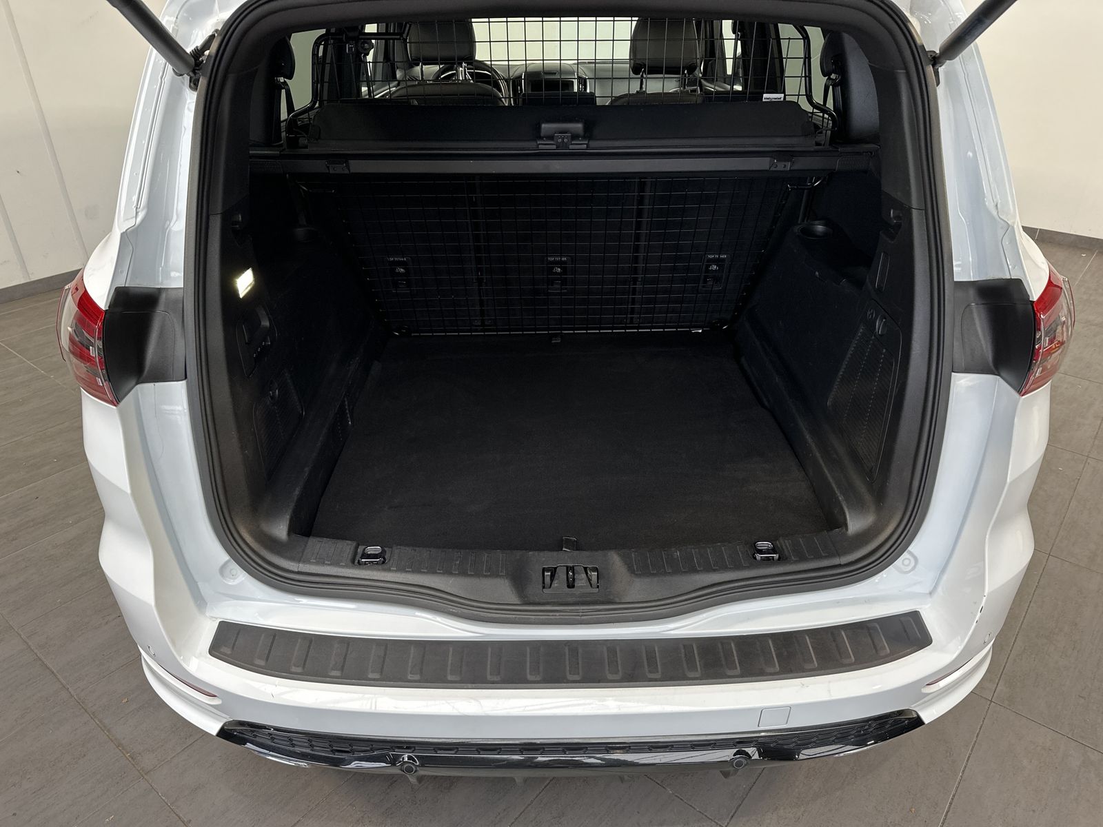 Fahrzeugabbildung Ford S-MAX 2.0 EB Aut. AWD ST-Line NAV+LED+ACC+PANO