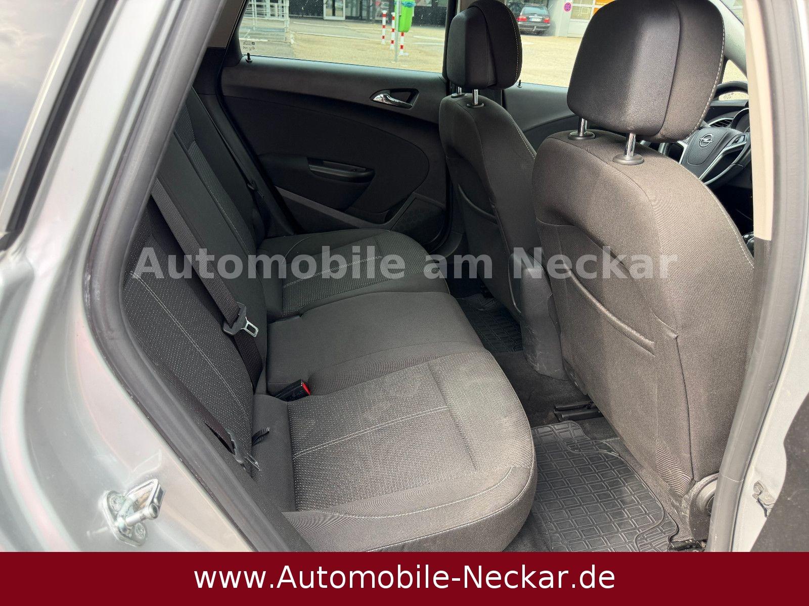 Opel Astra 2013 — photo 11