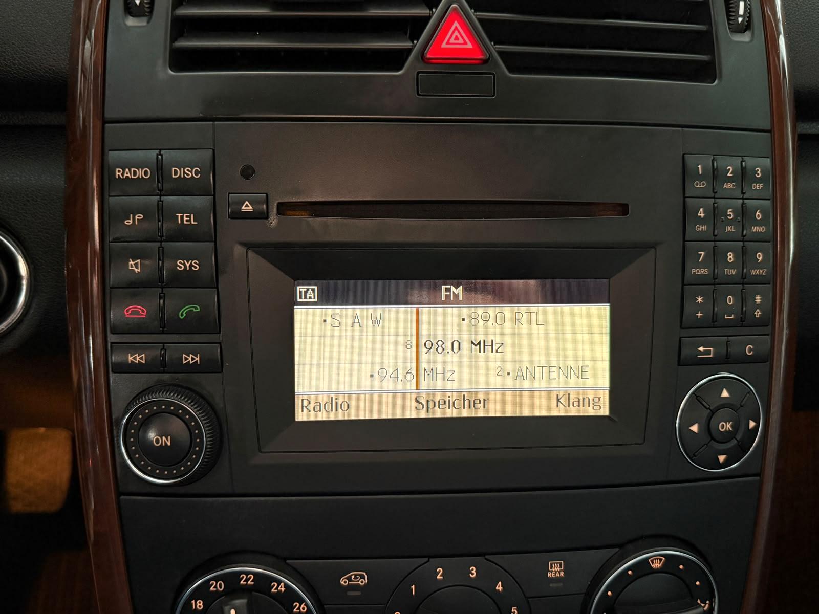 Mercedes-Benz A 180 Elegance Autom. / 30 Tkm/Sitzheizung / PDC