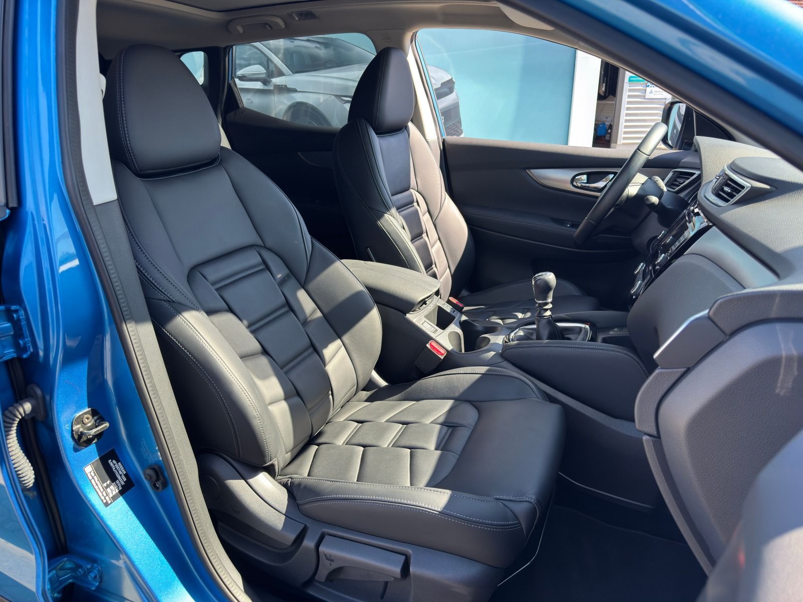 Fahrzeugabbildung Nissan Qashqai Akari 140PS 6-Gang*360°CAM*Pano*StHz*Led