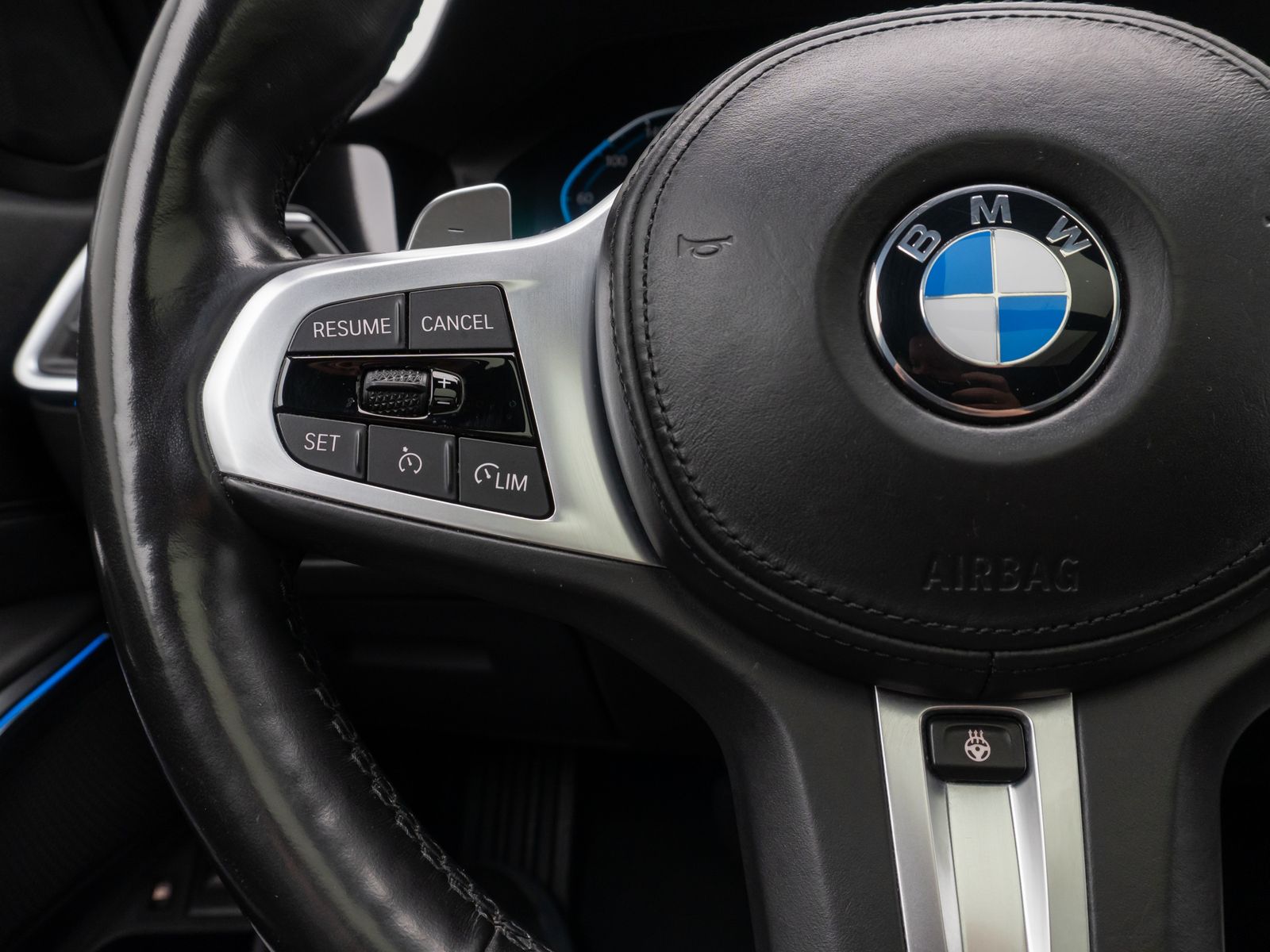 Fahrzeugabbildung BMW 320e xD Sport Line DAB Laser HUD HiFi Panorama