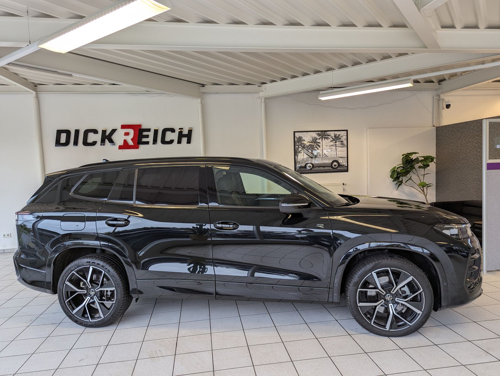 VW Tayron 2.0 R-Line Leder Launch Pano Black AHK 20 - Image 8