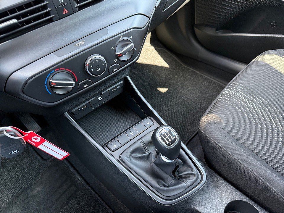 Fahrzeugabbildung Hyundai i20 1.2 SELECT FUNKT-P GARANTIE-4/28 KLIMA+PDC++