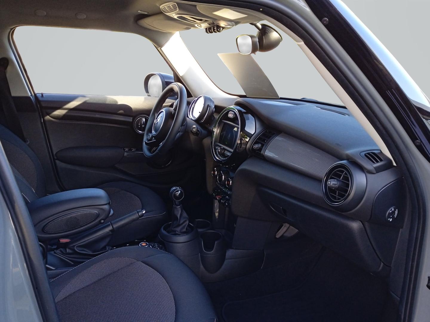 MINI Cooper 5-Türer Navi LED Sitzheizung PDC DAB Mult