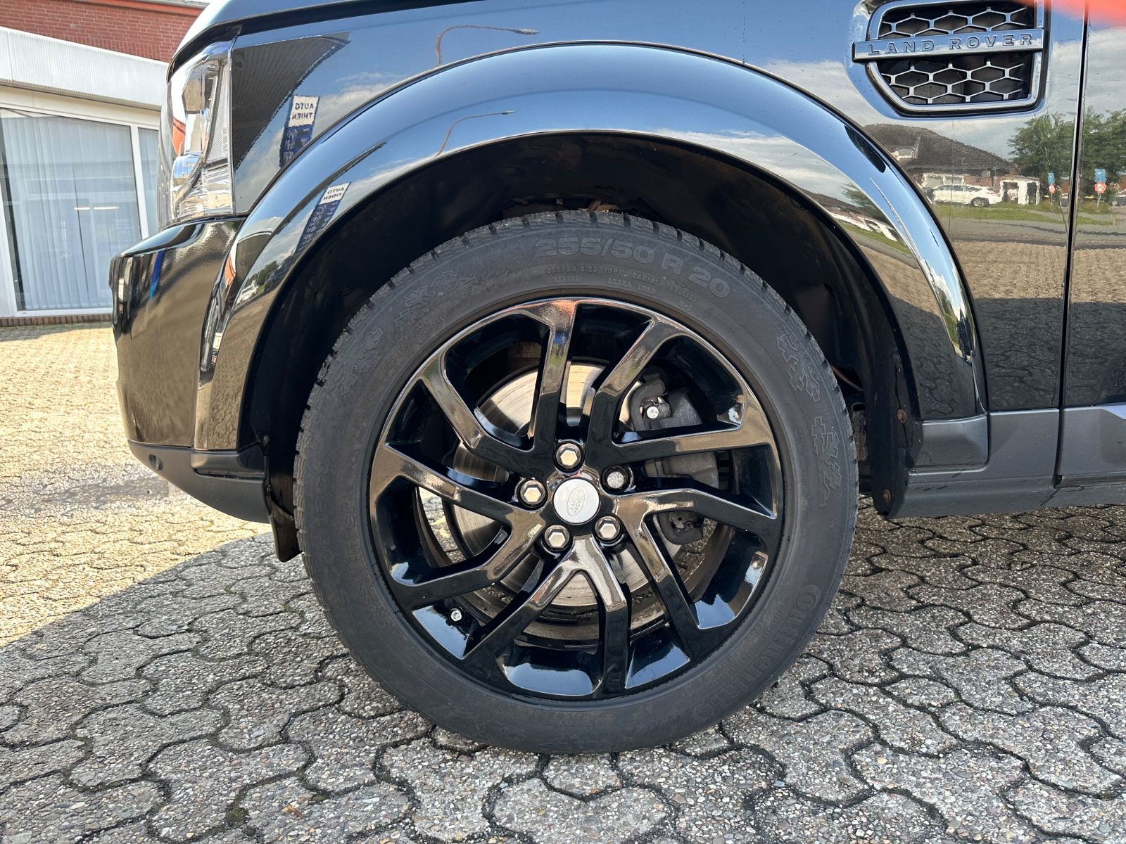 Fahrzeugabbildung Land Rover Discovery 4 3.0 SDV6 Landmark AHK/Leder/Meridian