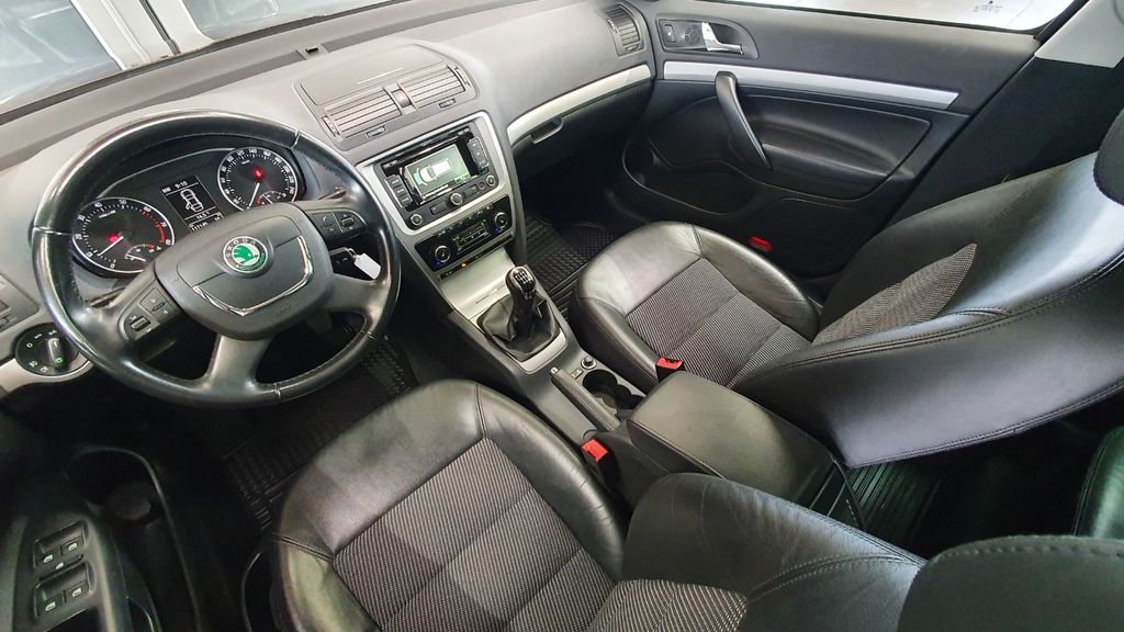 1.4 TSI Elegance Xenon NAVI 1.HAND PDC