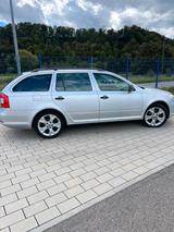Skoda-Octavia - Skoda Octavia aus 2012 mit Diesel-Antrieb: Kombi
