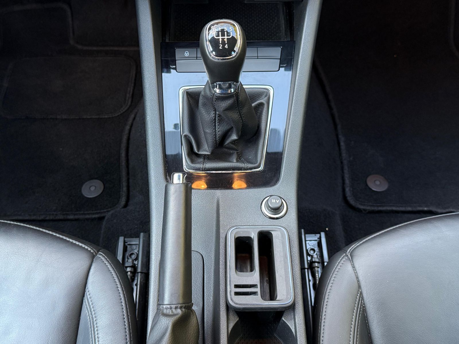 Fahrzeugabbildung SKODA Octavia 1.6 TDI Premium Edition LED+KAM+TEMP+SHZ