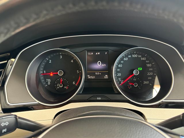 MYAUTOCENTER – Gebraucht- und Jahreswagen mit Werkstattservice in Pfaffenhofen Volkswagen Passat Highline *4Motion*Massage*AHK*LED*Keyless