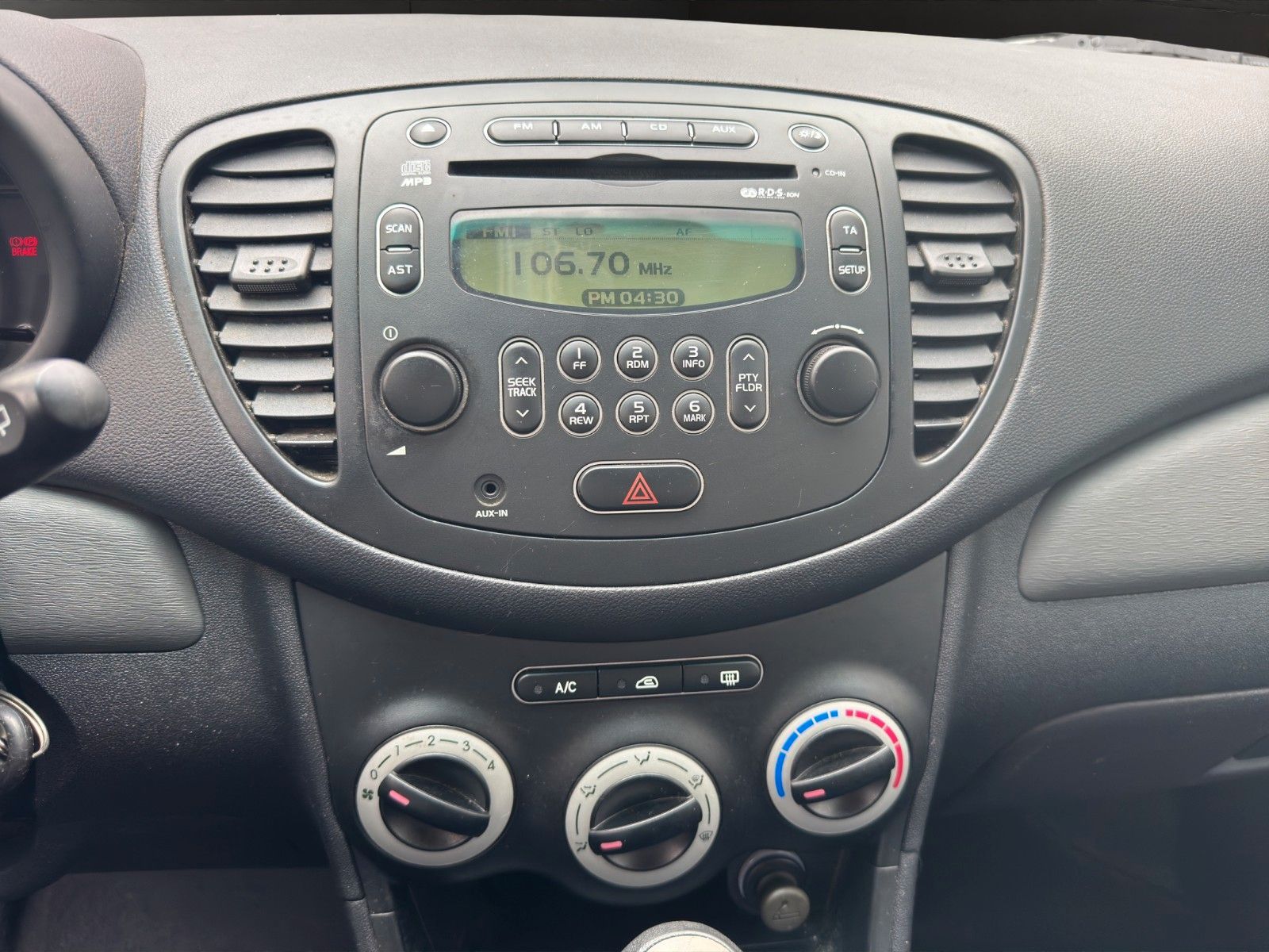 Fahrzeugabbildung Hyundai i10 Automatik/Klima/el Fenster/TÜV NEU