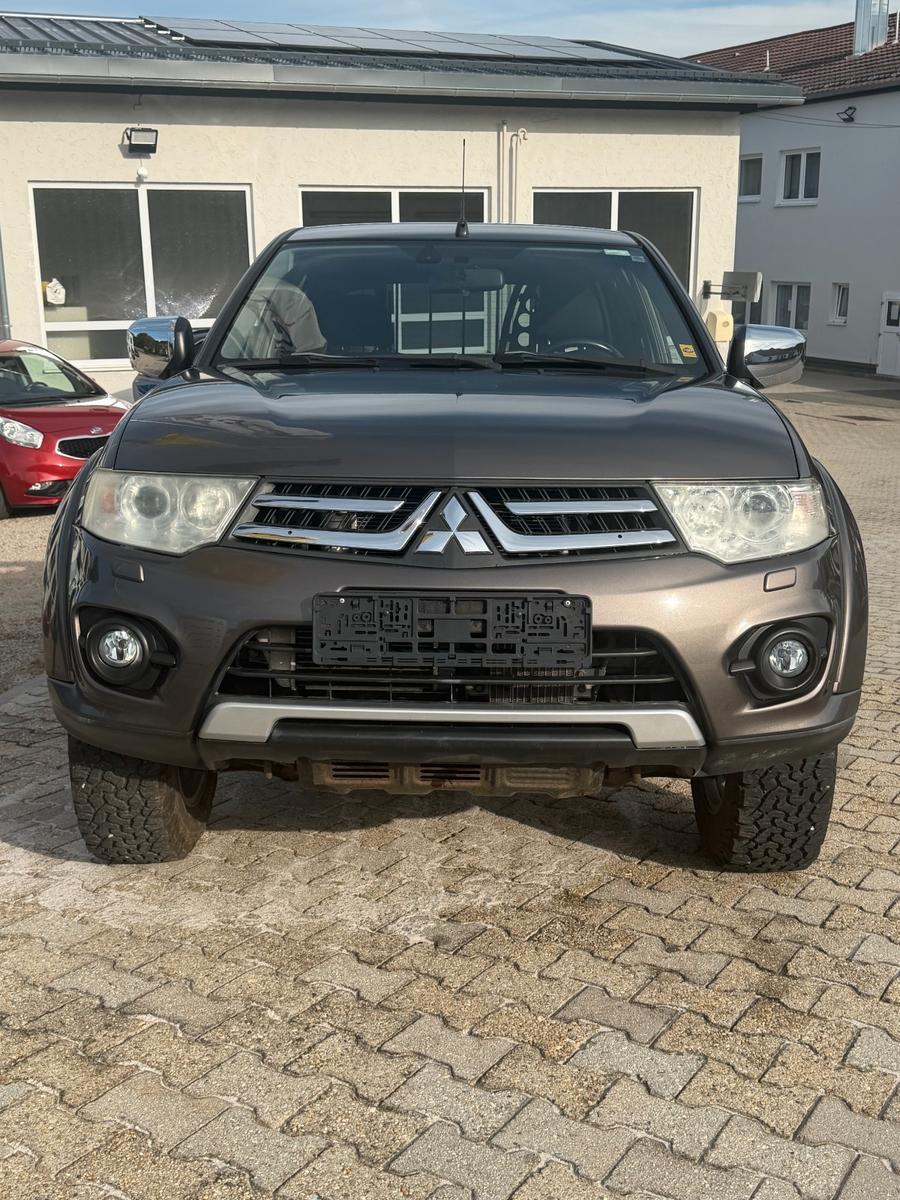 Mitsubishi L 200 Plus Doppelkabine 4WD AHK