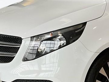 Mercedes V 220 - 6