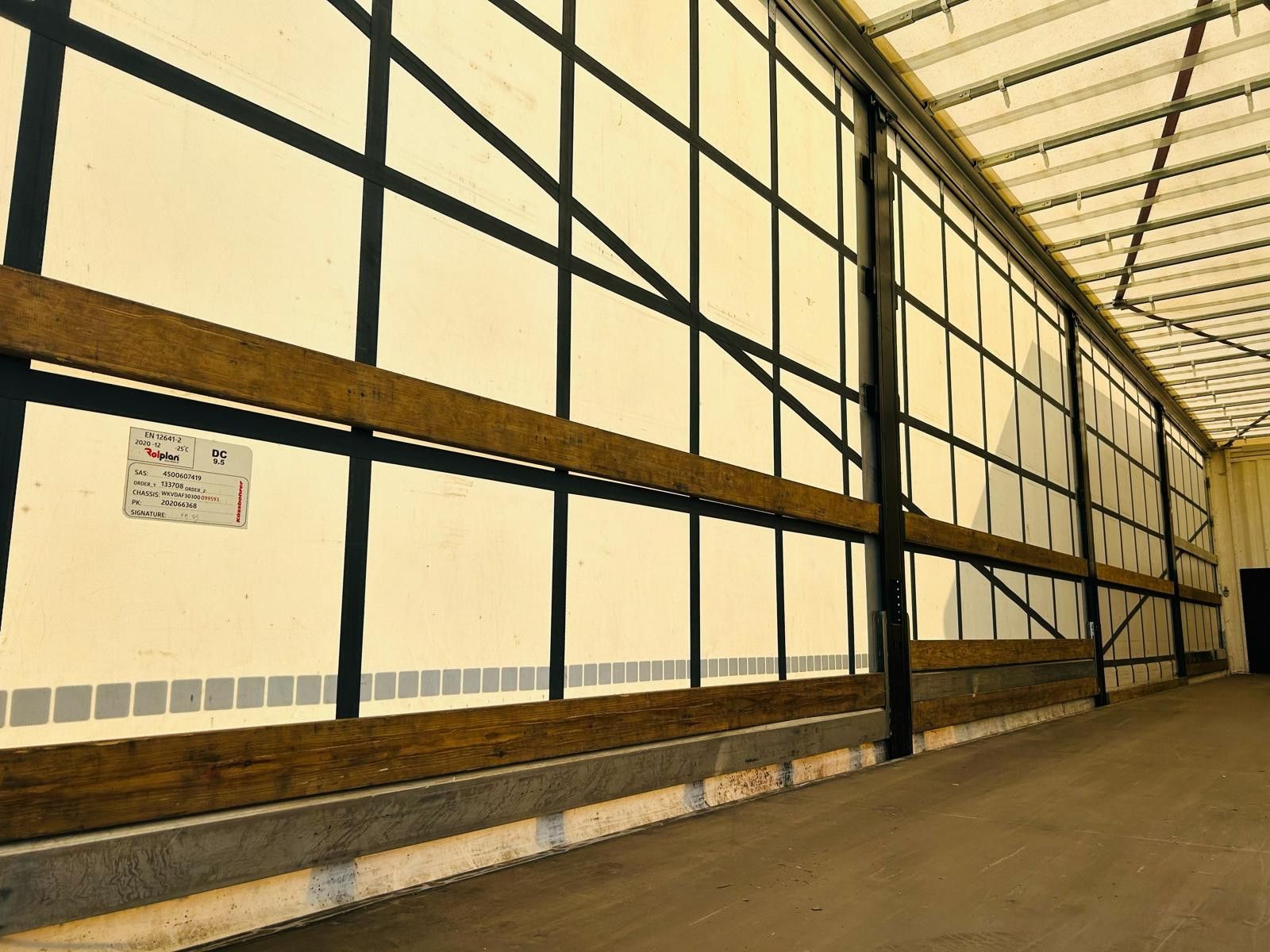 Fahrzeugabbildung Kässbohrer Schiebeplanen Auflieger
