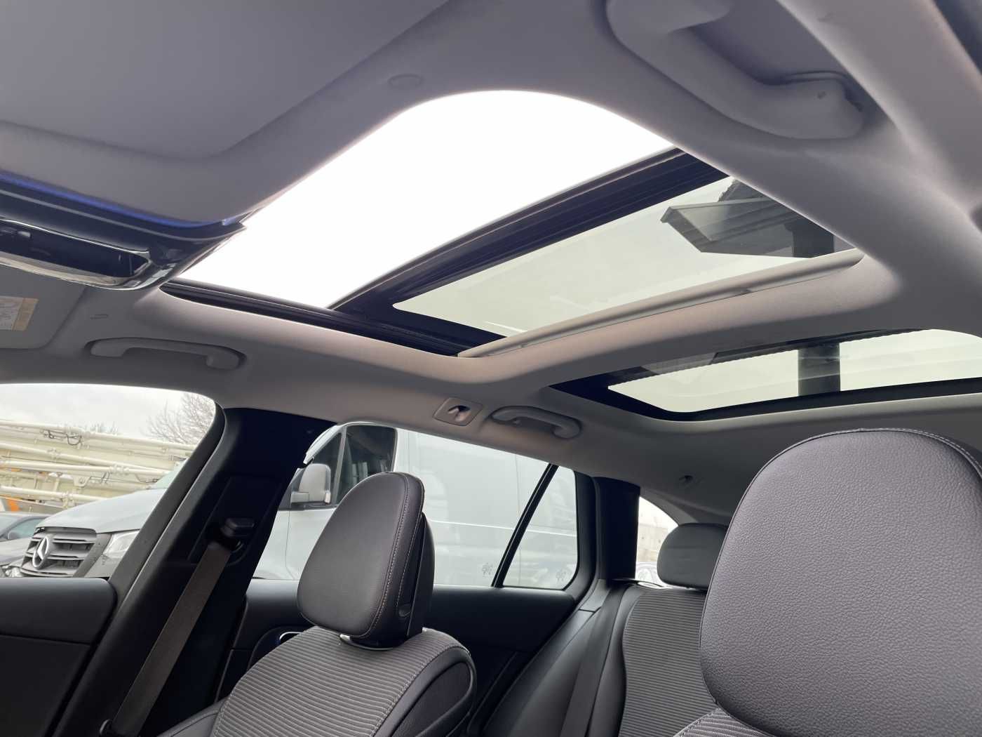 Fahrzeugabbildung Mercedes-Benz C 180 T 9G AVANTGARDE+R-Kamera +PANO+SHZ+SPIEGEL