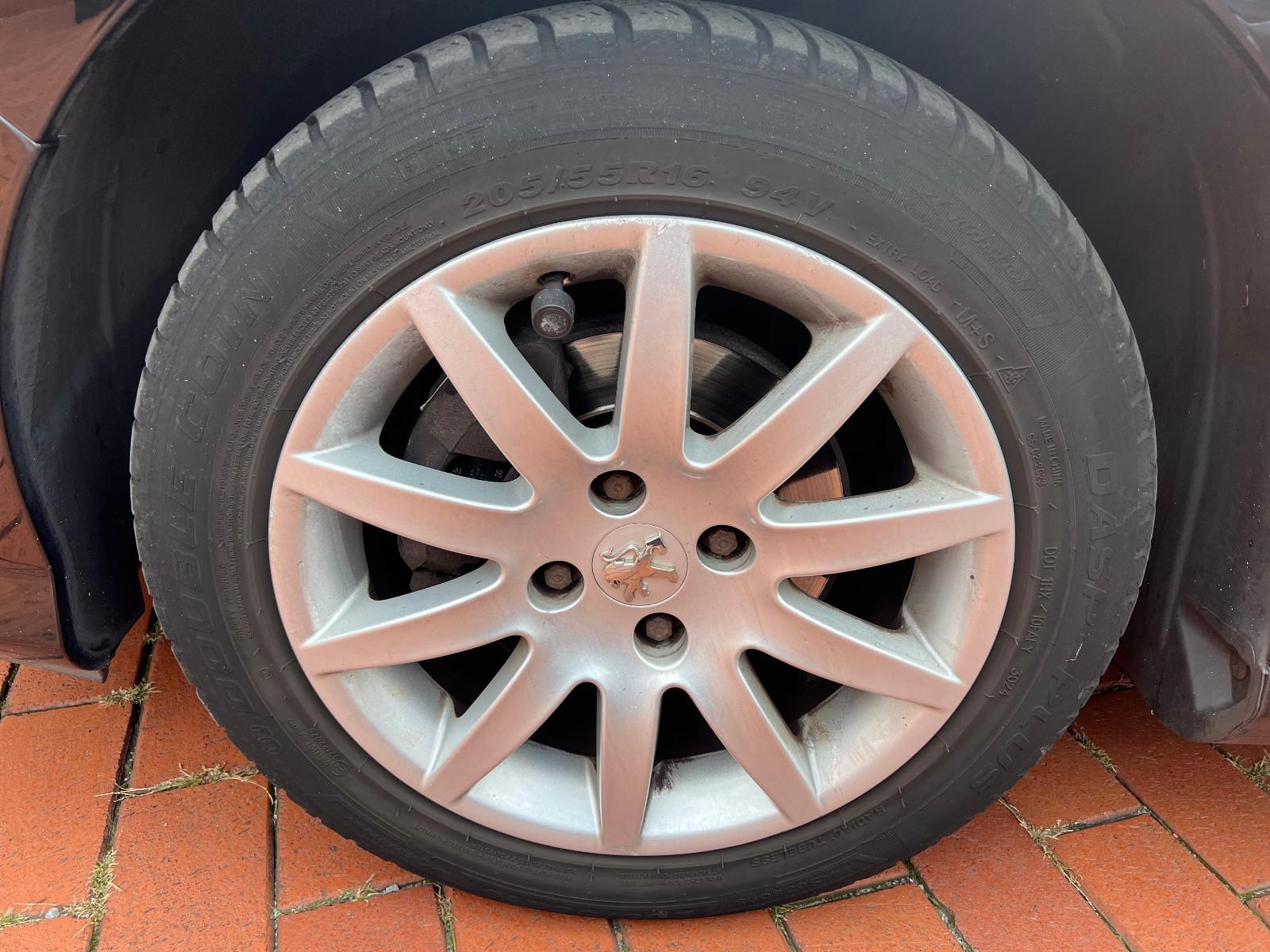 Peugeot 308 2011 — photo 15