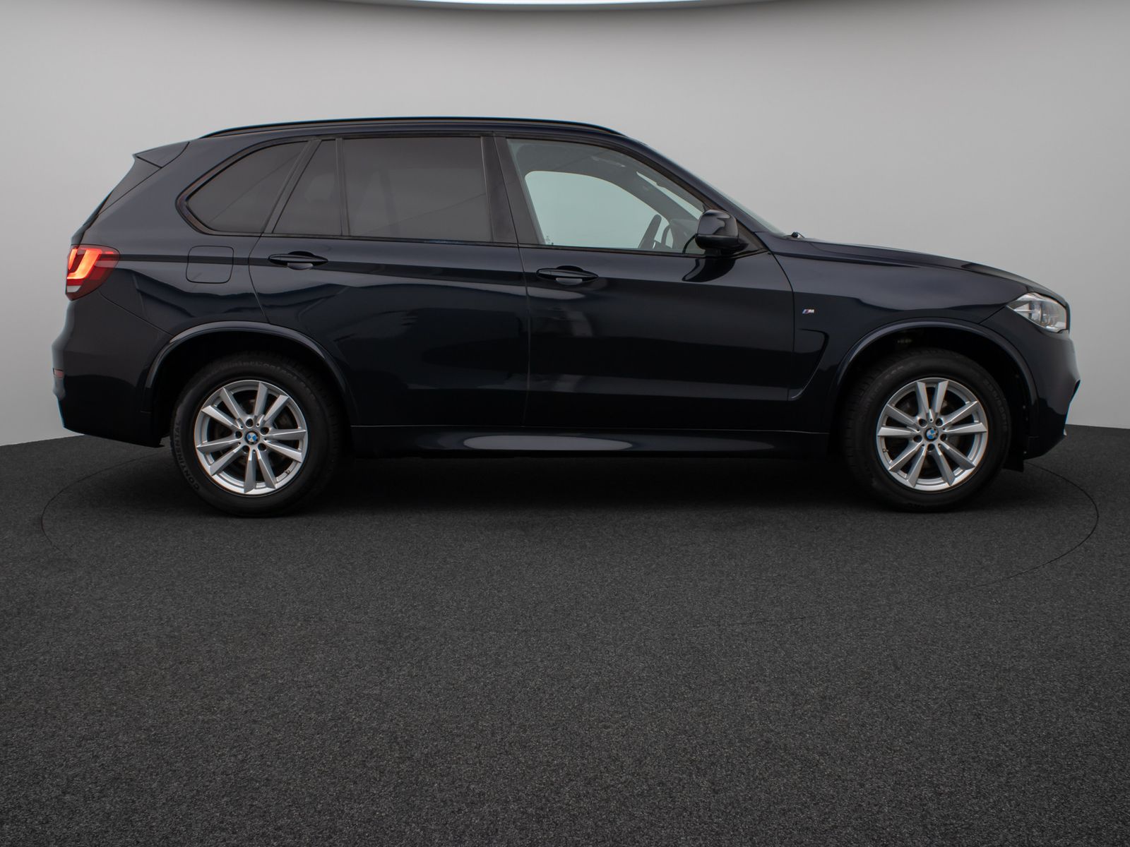 Fahrzeugabbildung BMW X5 xD30d M Sport HUD HiFi NaviPro PDC LED Leder