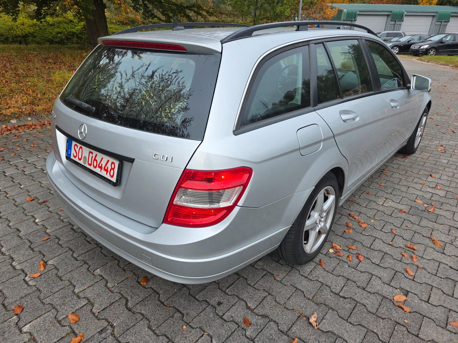 Mercedes-Benz C200 2010 — interior