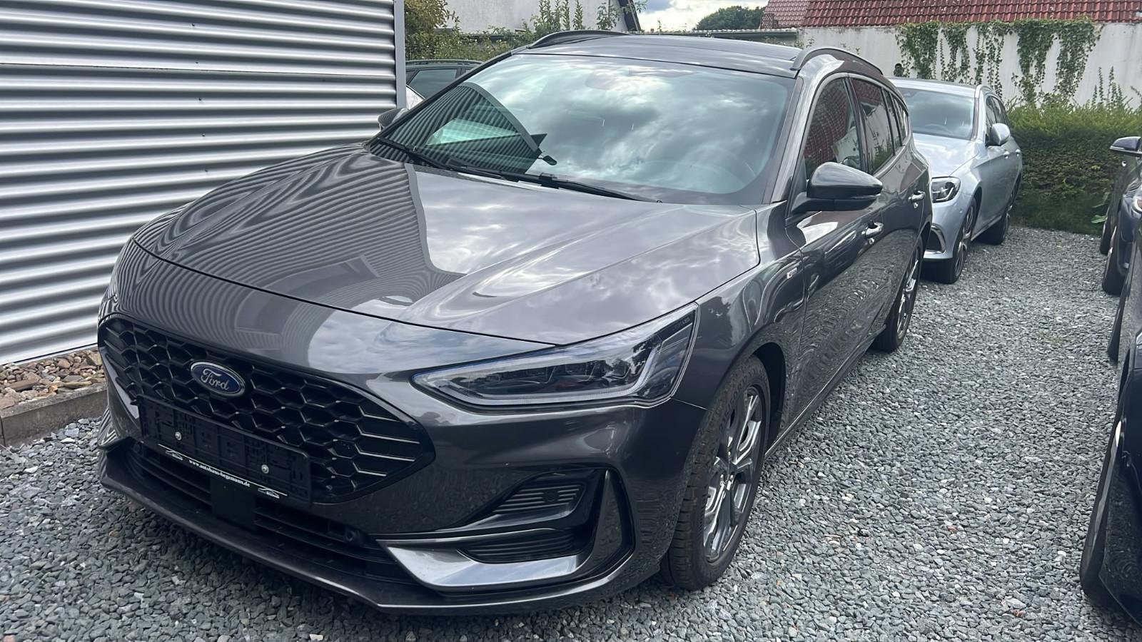 Ford Focus Turnier 1,5 EcoBlue ST-Line X AHK Pano ACC