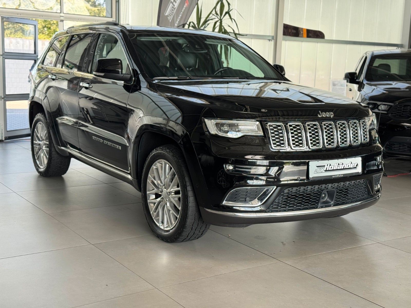 Fahrzeugabbildung Jeep Grand Cherokee 3.0 CRD Summit AHK Luft Pano
