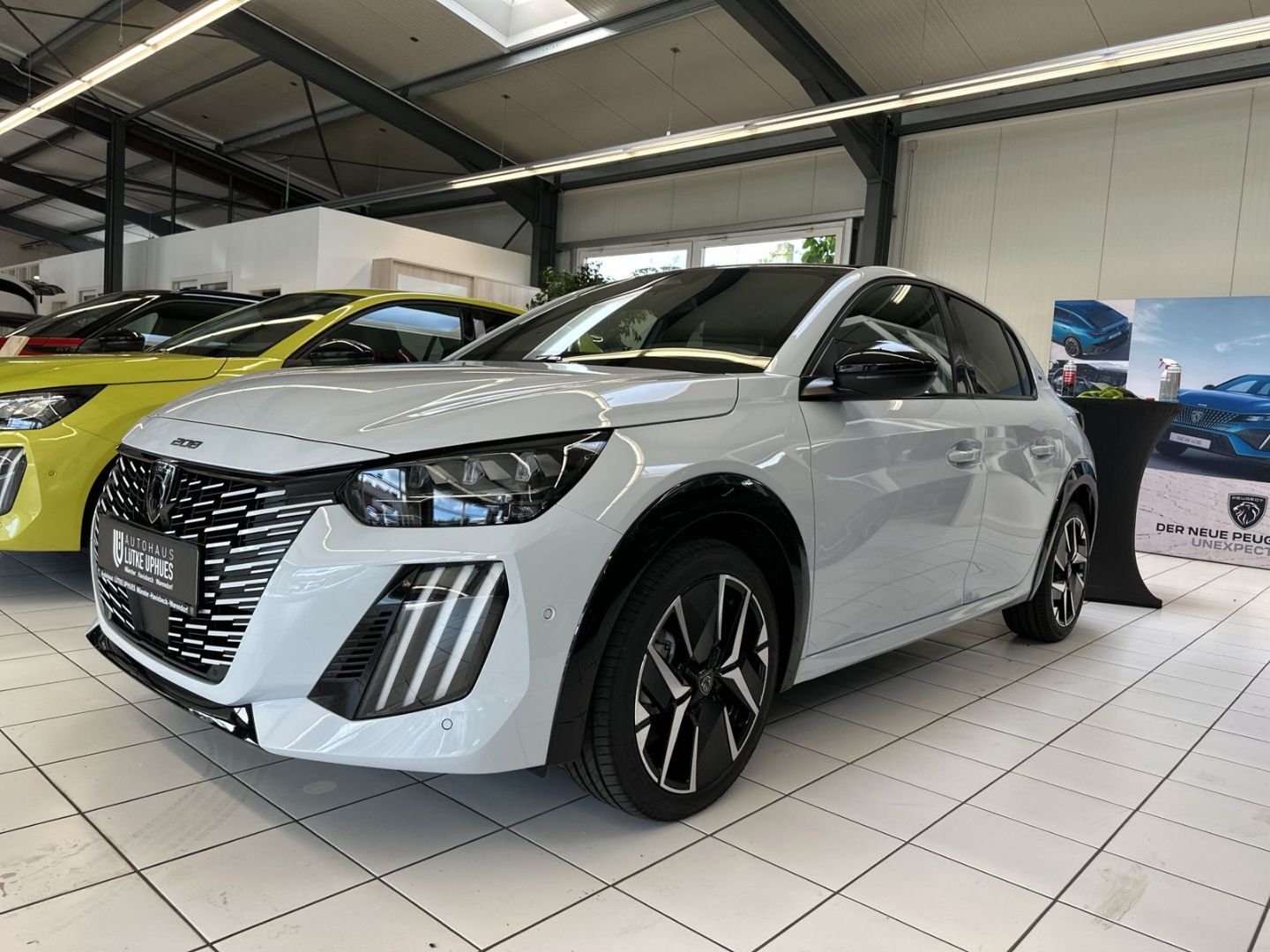 Fahrzeugabbildung Peugeot 208 GT Hybrid 110 e-DSC6 Navi ACC  CarPlay SHZ.