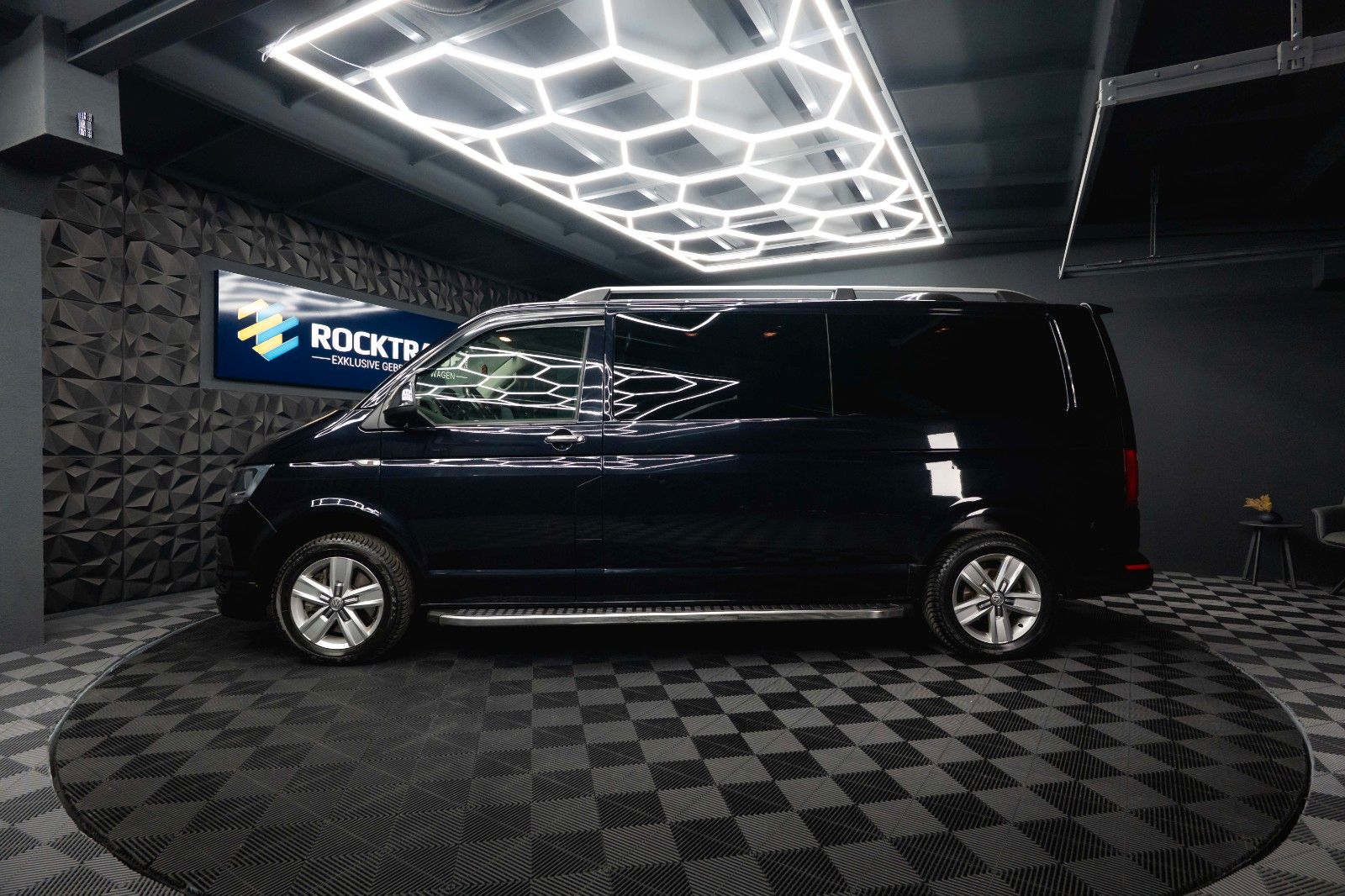 Fahrzeugabbildung Volkswagen T6 Multivan 2.0 TDI DSG Lang *ACC*CarPlay*DAB*