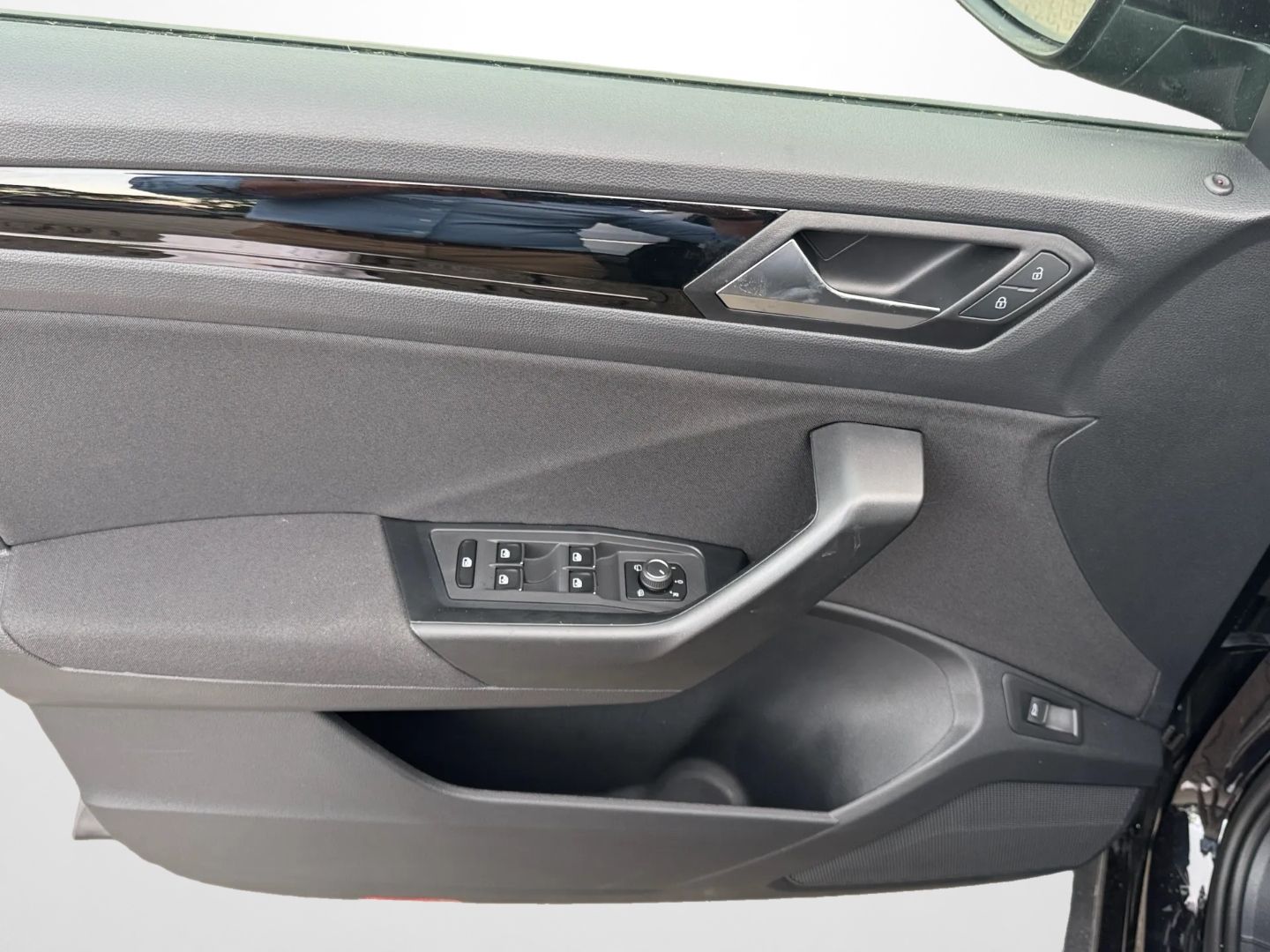 T-Roc 1.5 TSI Sport DSG *NAVI*LED*STDHZG*AHK*