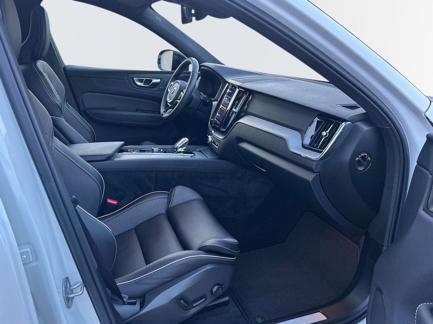 Volvo XC60 B4 Benzin Plus Dark 20'' AHK ACC Harman DAB foto 3