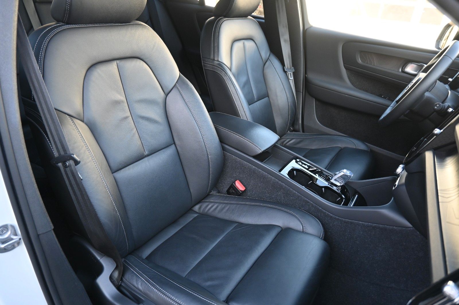 Fahrzeugabbildung Volvo XC40 T5 Recharge Plus Dark*H&K*BLIS*RFK