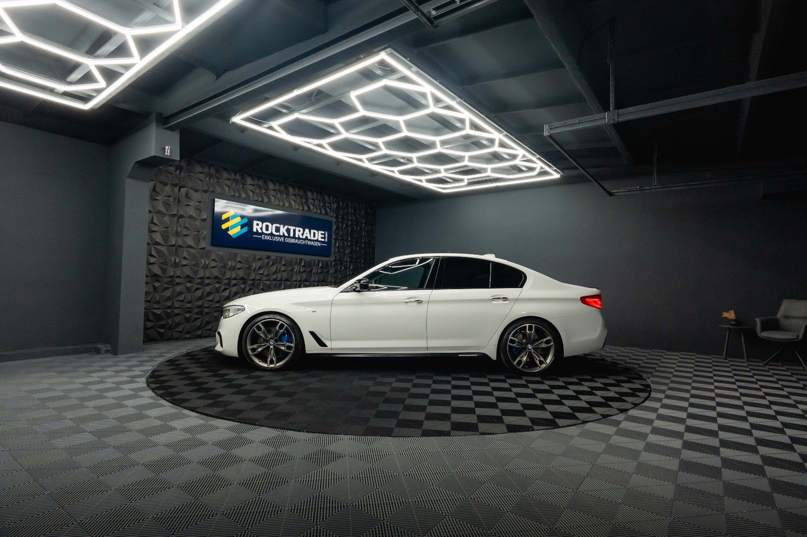 Fahrzeugabbildung BMW M550 i xDrive M-Performance Shadow *ACC*LED*360*
