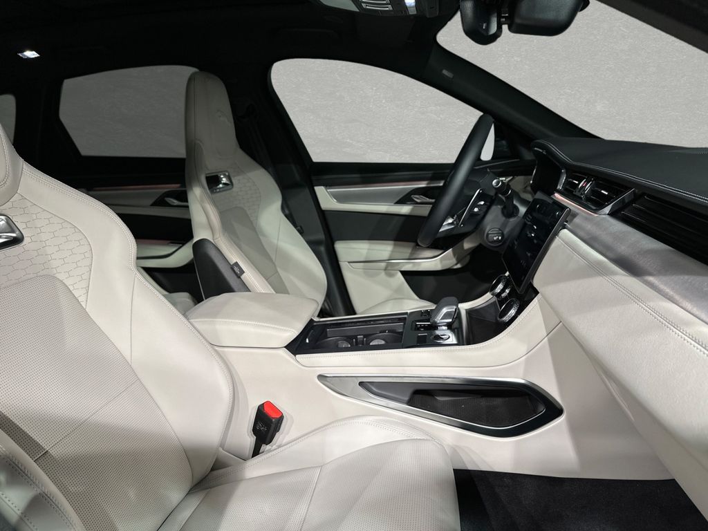 Jaguar F-Pace D200 R-Dynamic SE FAHRASSISTENZ-PAKET MER