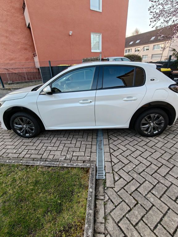 Image of Peugeot e-208