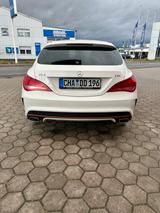 Mercedes-Benz CLA 220 Shooting Brake CLA 220 CDI DCT Orange - gebrauchte Mercedes-Benz CLA 220 Shooting Brake aus dem Jahr 2015