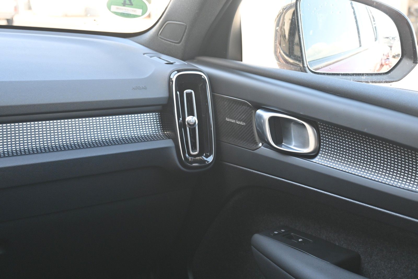 Fahrzeugabbildung Volvo XC40 B3 Plus Dark*LED*PANO*360*H&K*BLIS