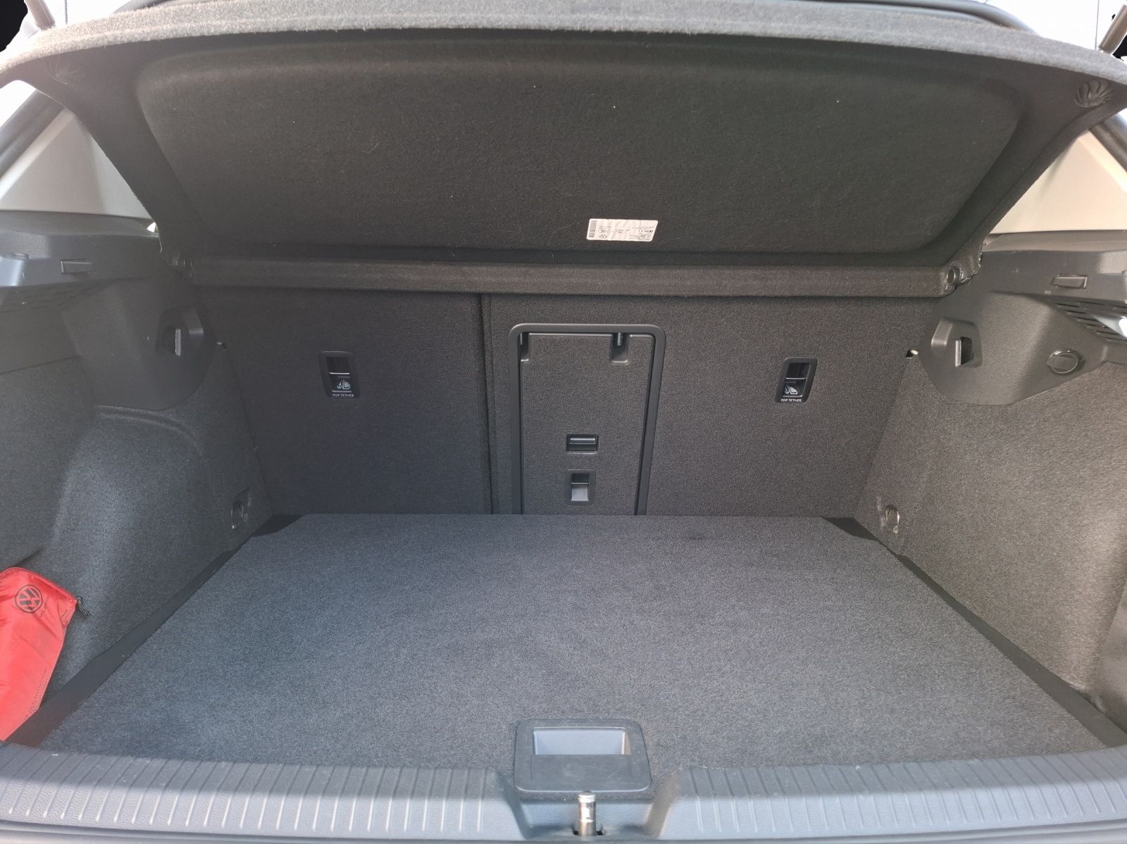 Fahrzeugabbildung Volkswagen Golf VIII TSI Kamera ACC Navi LED