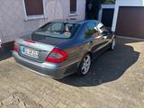 Mercedes-Benz E 230 Avantgarde - Mercedes-Benz E 230 mit Benzin-Antrieb