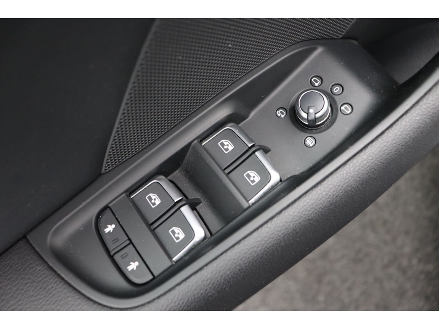 Fahrzeugabbildung Audi A3 Sportback 30 TFSI  2-Zonen-Klimaautom