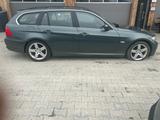 BMW 325i Touring -LCI - BMW 325 mit Benzin-Antrieb: Kombi