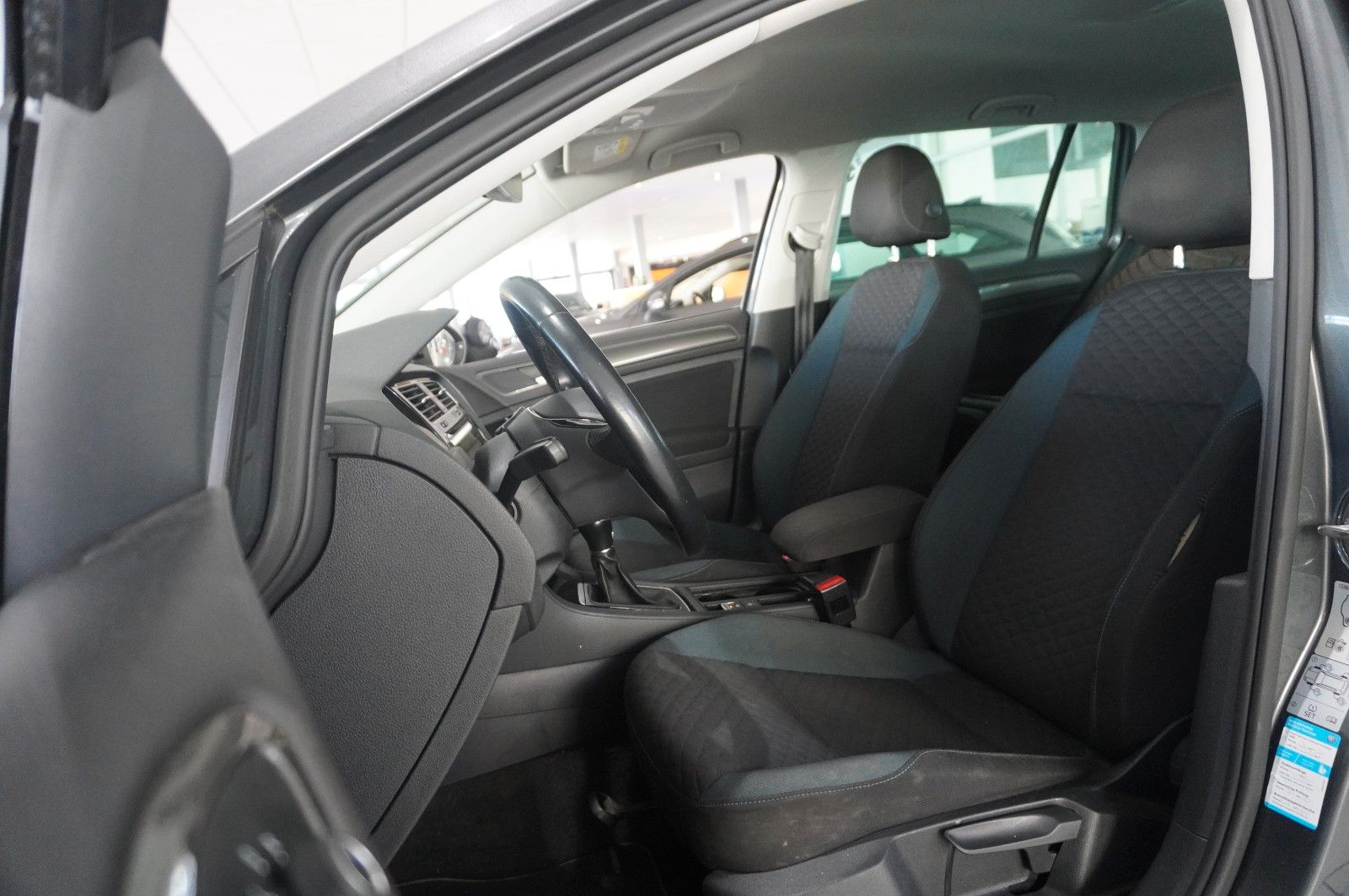 Fahrzeugabbildung Volkswagen Golf VII VAR. 1.6 TDI IQ-DRIVE NAVI/LED/ACC/AHK