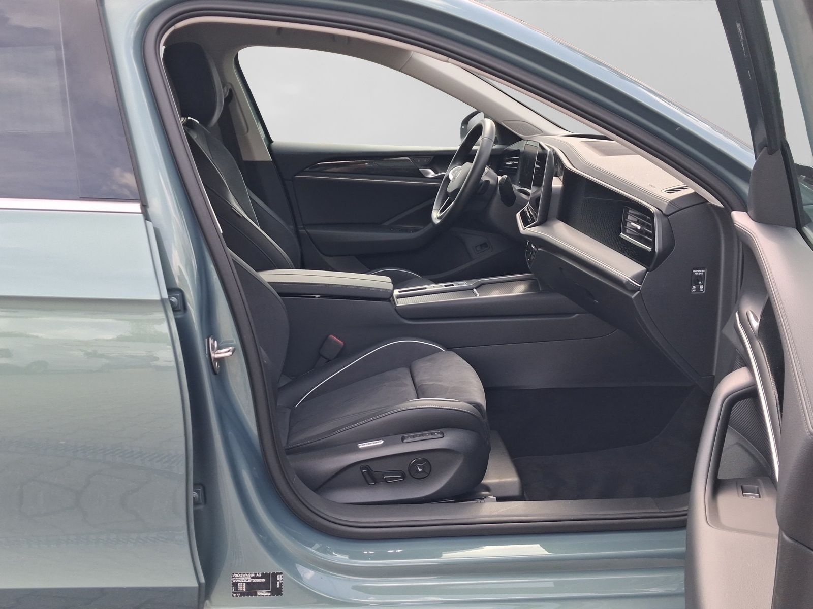 Volkswagen Passat Variant 1.5 eTSI DSG BUSINESS 360° IQ.DRI foto 4