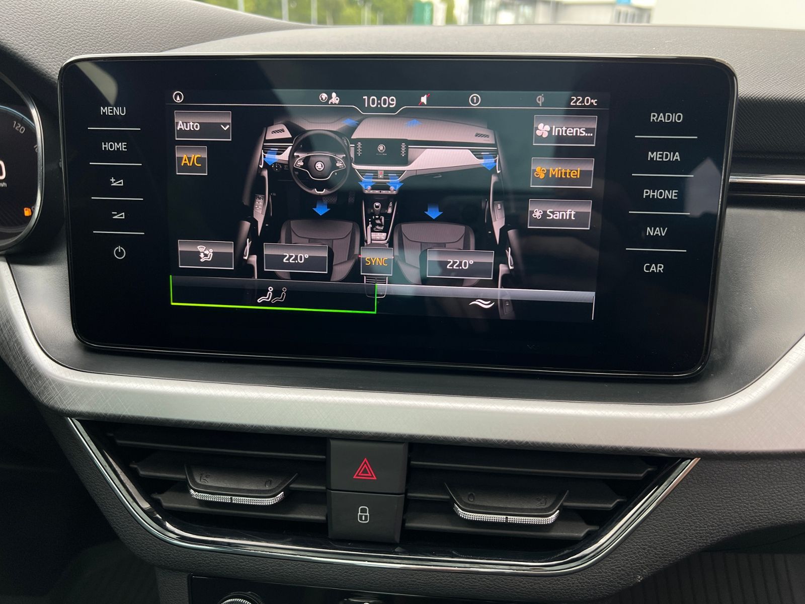 Fahrzeugabbildung SKODA Scala TOUR 1.0 TSI DSG *LED, Pano, Navi, 17"-LM*