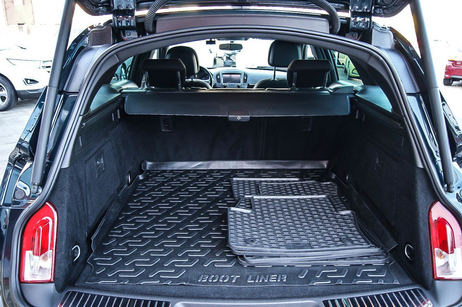 Fahrzeugabbildung Opel Insignia ST 16 SIDI Turbo SPORT OPC NAVIGATION