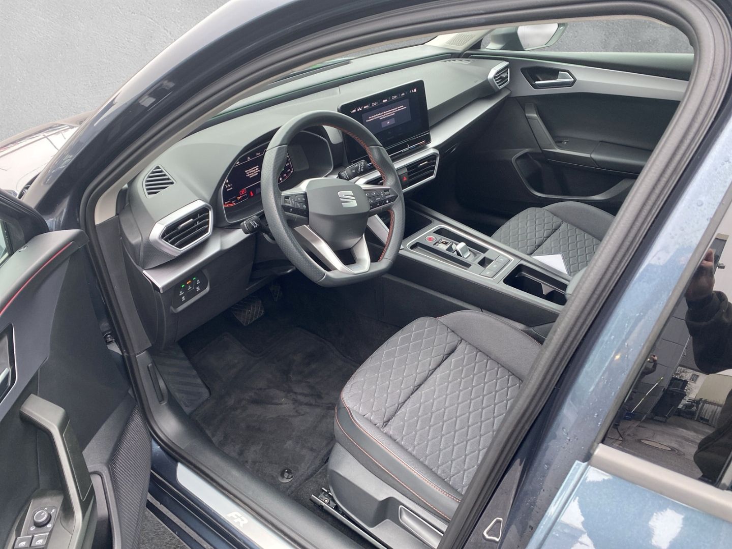 Fahrzeugabbildung SEAT Leon Sportstourer FR 2.0 TDI EU6d Navi digitales