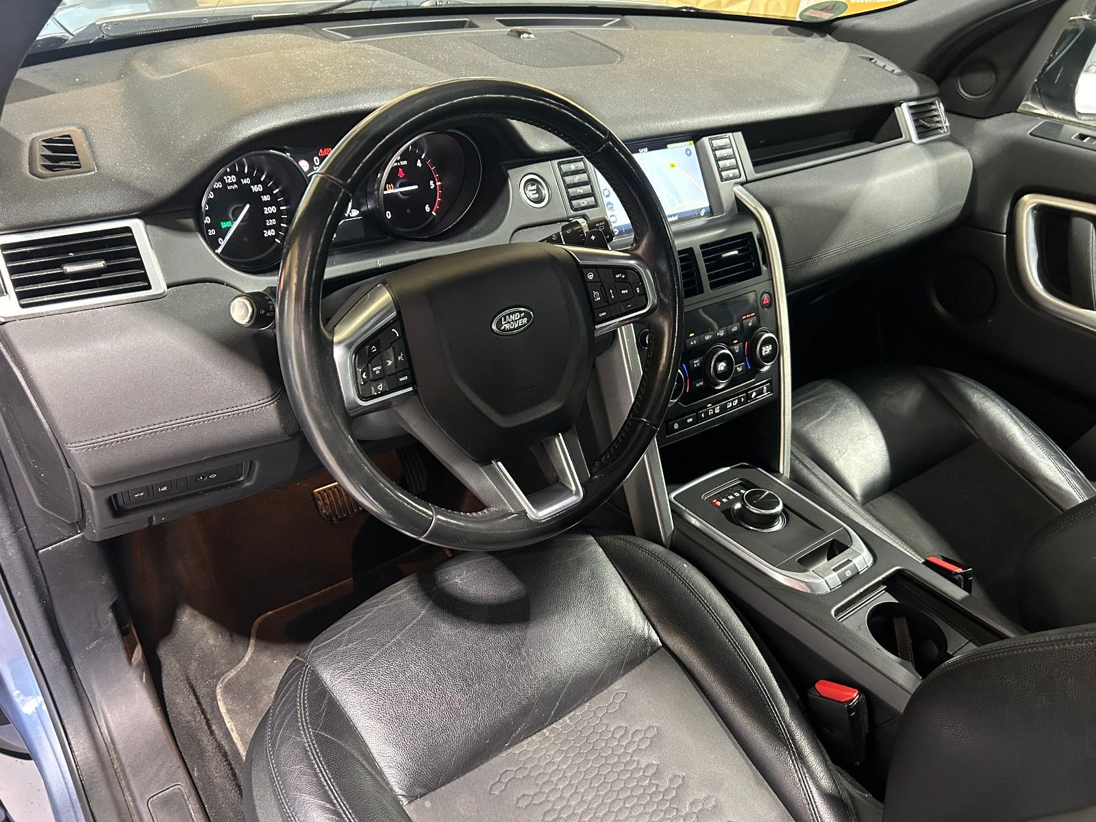 Fahrzeugabbildung Land Rover Discovery Sport SE AWD/PANO/ACC/NAVI/KAMERA/SHZ