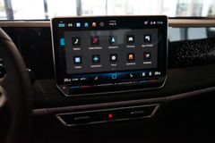 VW Tiguan 1.5 eTSI R-Line | Pano | AHK | 20" VW Tiguan 1.5 eTSI R-Line | Pano | AHK | 20"