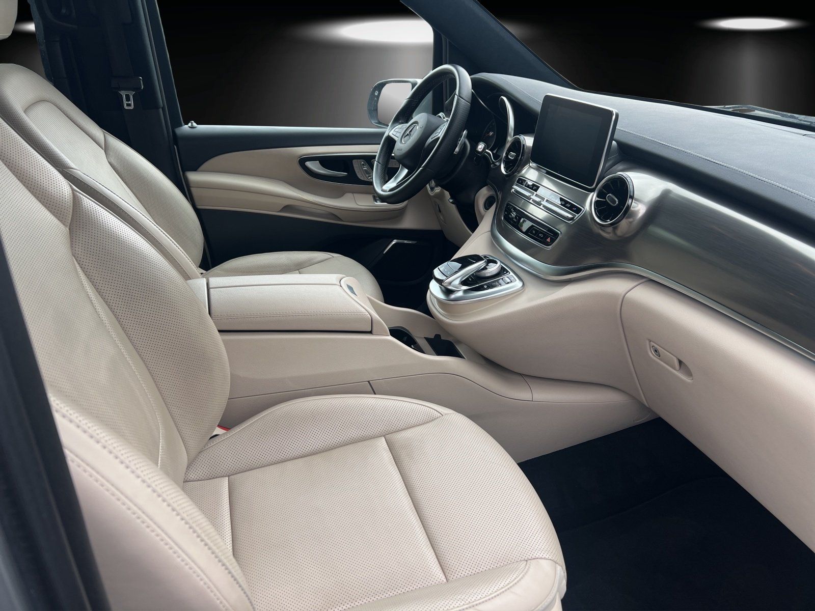 Fahrzeugabbildung Mercedes-Benz V300d L EXCLUSIVE Edition AMG Standhz AHK DISTRO