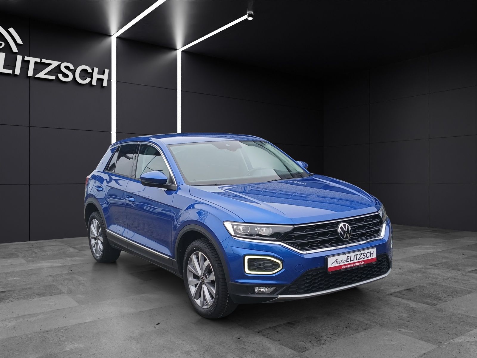 Fahrzeugabbildung Volkswagen T-Roc TSI Style LED AHK Navi ACC RFK SHZ