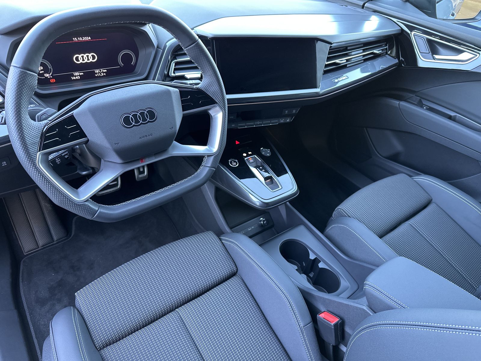 Fahrzeugabbildung Audi Q4 e-tron 35 S-Line Black NAV+LED+20ZO+V-COCKPIT