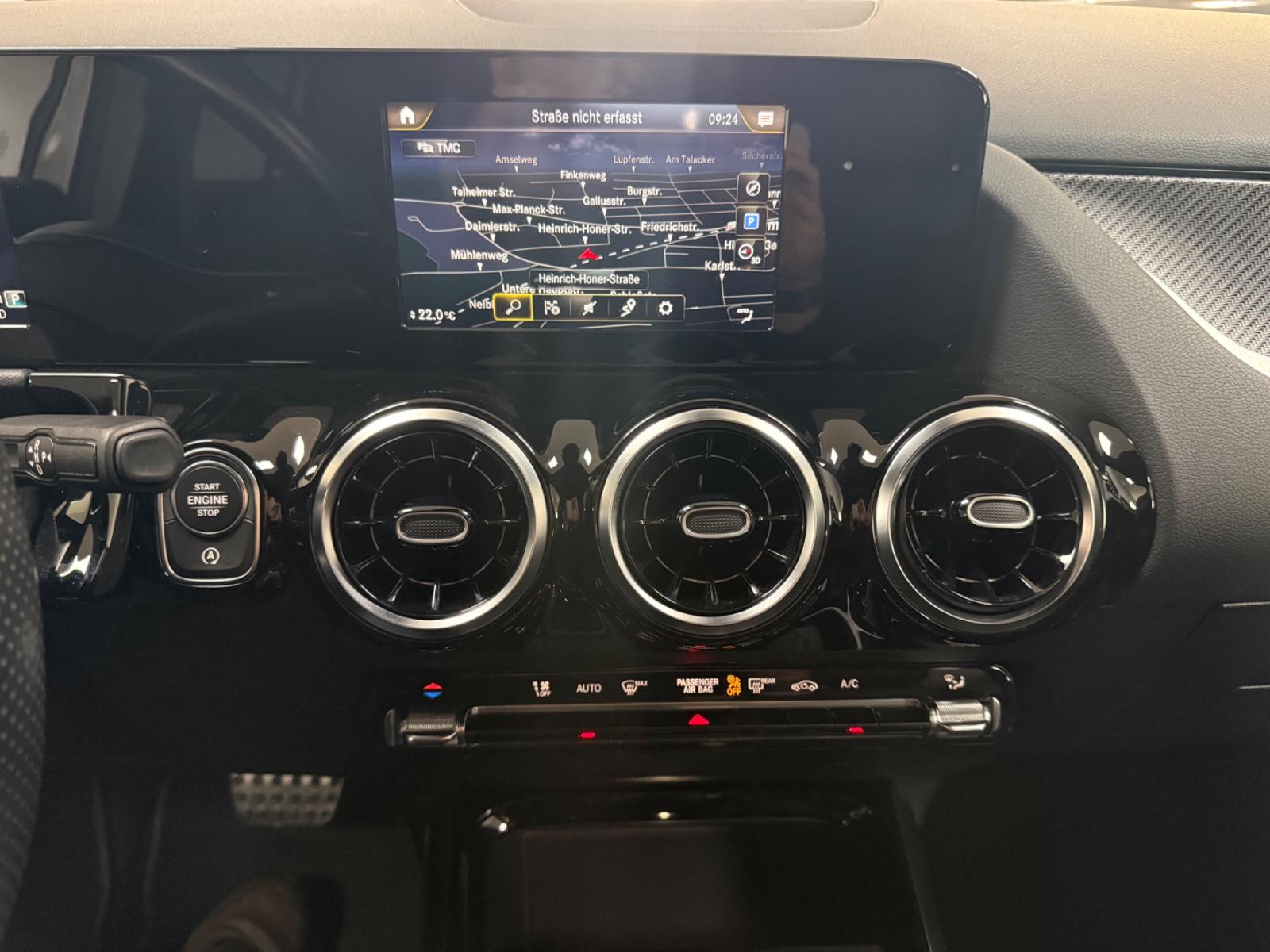 Mercedes-Benz GLA 220 d*AMG-LINE*AHK*MBUX*19 ZOLL*PARK-ASSIST*