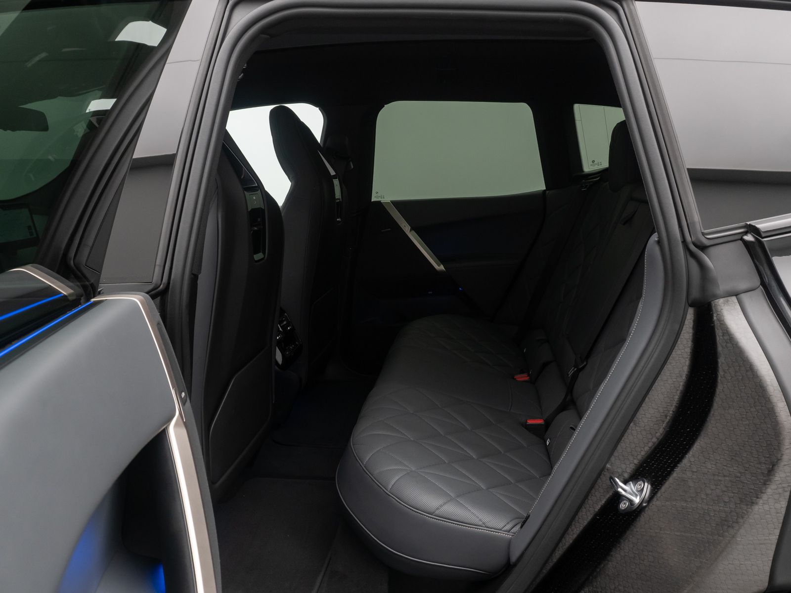 Fahrzeugabbildung BMW iX xD40 Sportpaket ACC 360° Laser SkyLounge 22"
